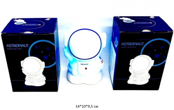 Ночник настольный арт. LJC-173 Космонавт меняет цвет с USB в кор._