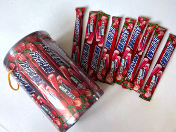 Конфета арт. 002152/002381-4 Жевательная Трубочка-тянучка с начинкой Клубника 16 г 40 шт. в банке#'