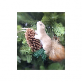 Игрушка-подвеска арт. 803004 Белка мех. с большой еловой шишкой 10 см в пак.